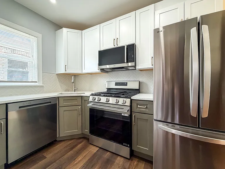 2304 N Lamon Ave #2 — Photo 2