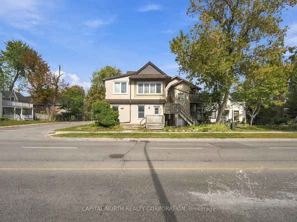 104 Wellington St E #2, Aurora, ON L4G 1J1
