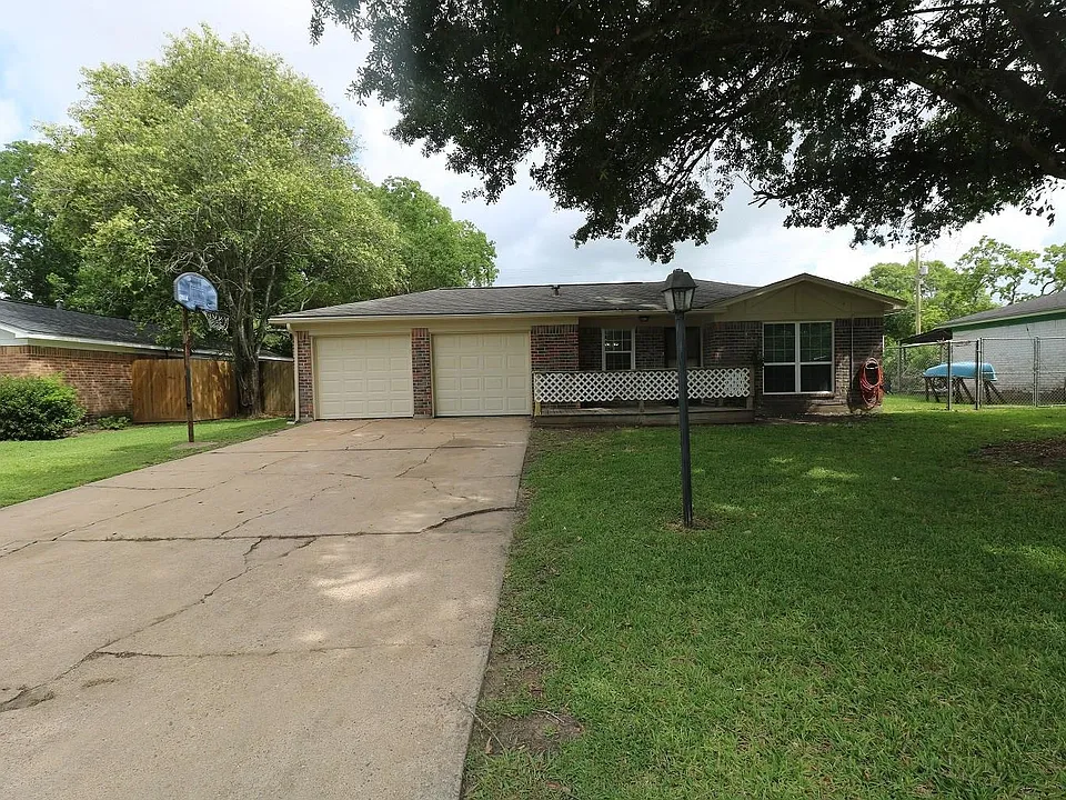 609 Circle Way