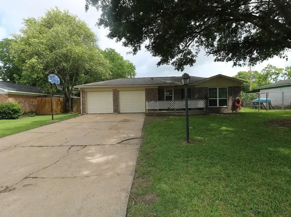 609 Circle Way, Alvin, TX 77511