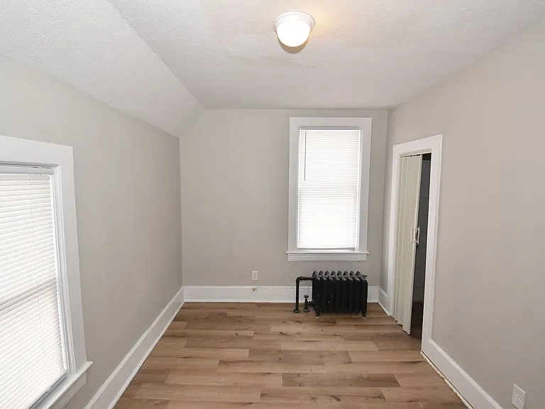 913 E Washington St — Photo 21