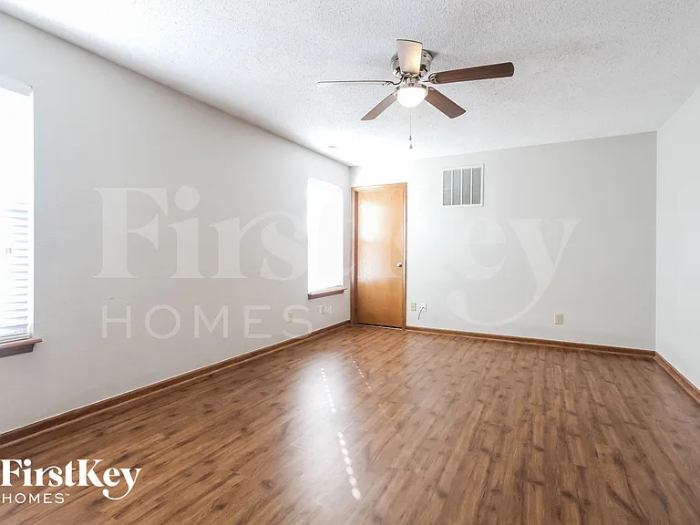 301 Sunbeam Ln — Photo 7