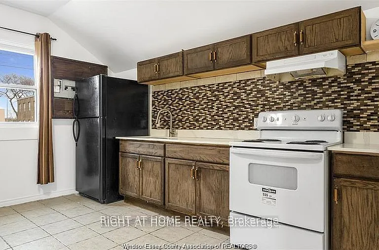 762 Aylmer Ave E — Photo 5
