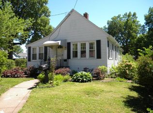 407 W 9th St, Sterling, IL 61081