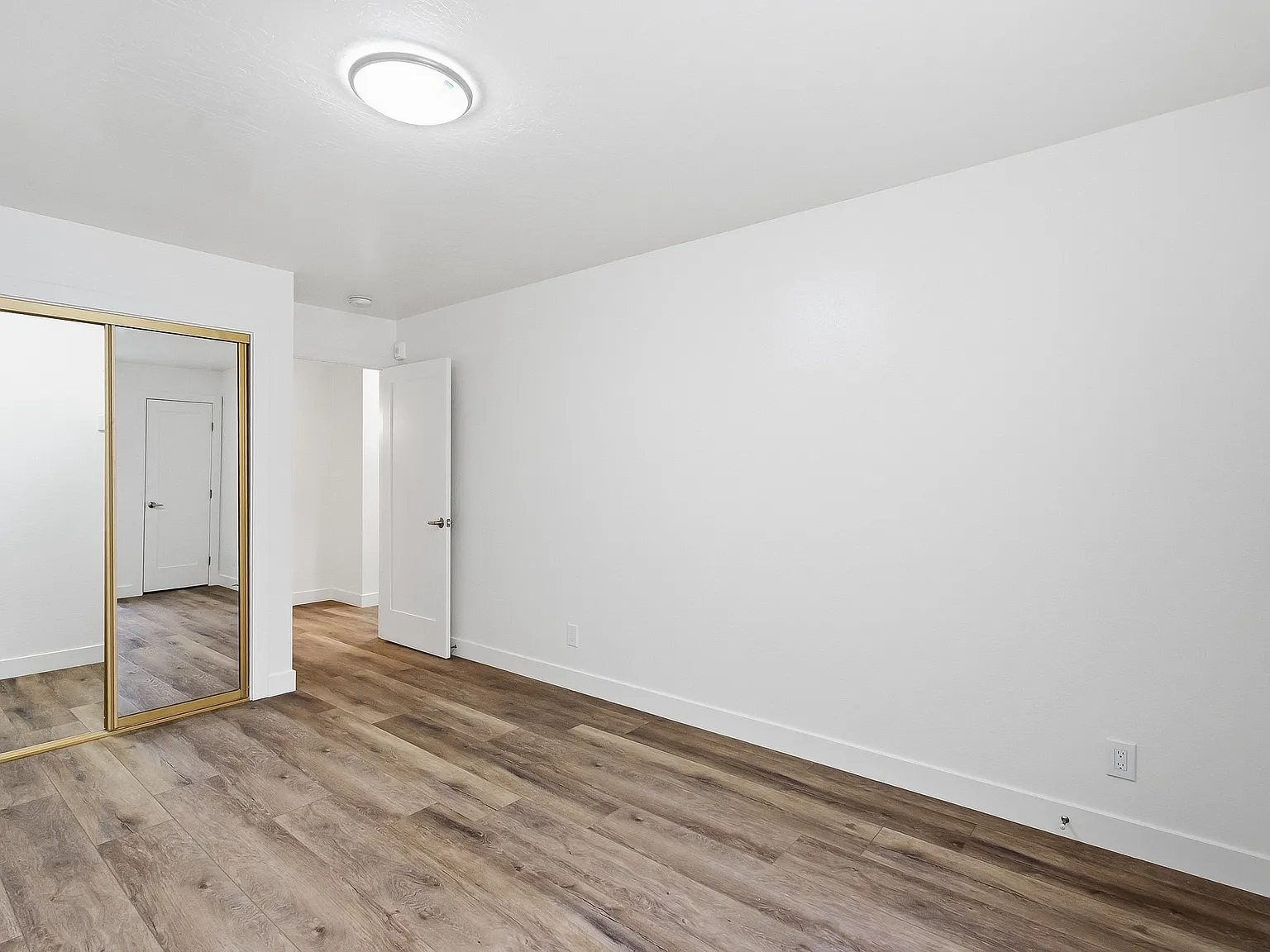 1 bed, 700 sqft, $5,795 — Photo 3
