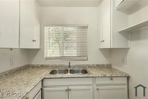 415 S 11th St #1 — Photo 6