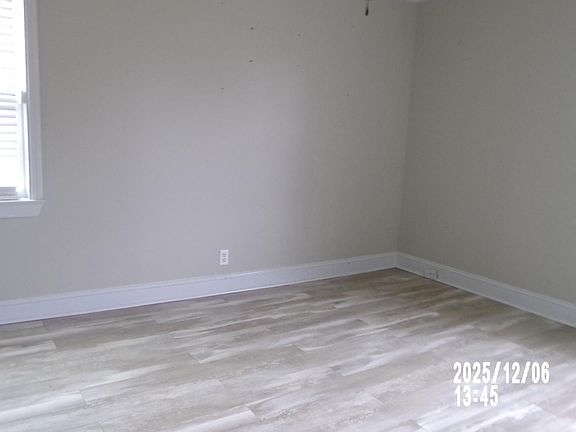 5th image of 404 Deborah Dr