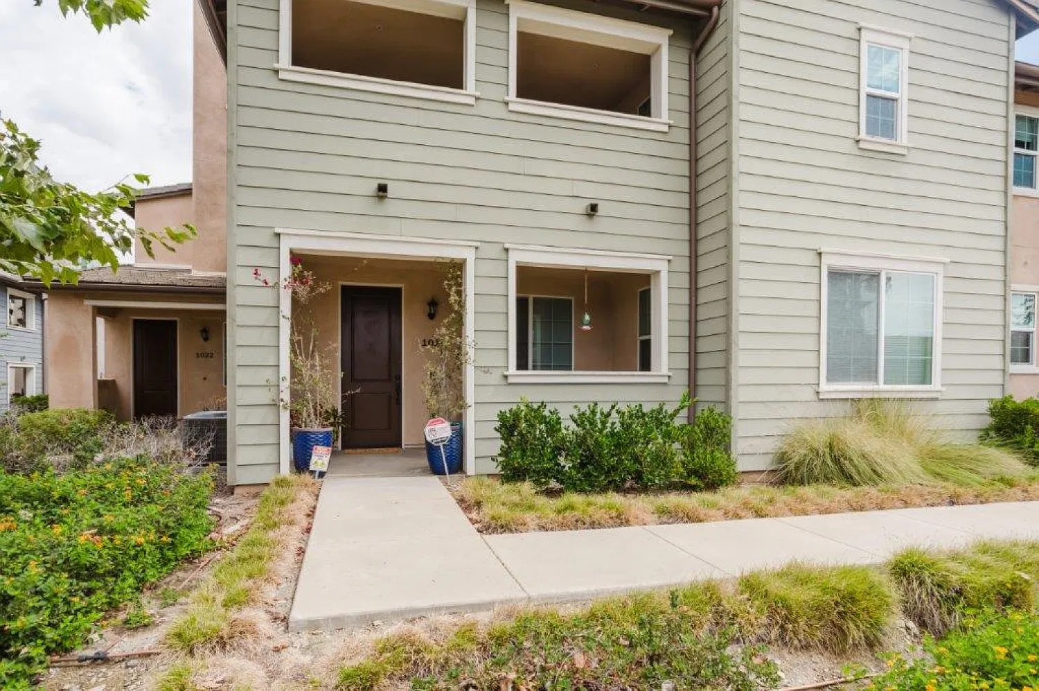 4 bed, 2380 sqft, $4,500 — Photo 2