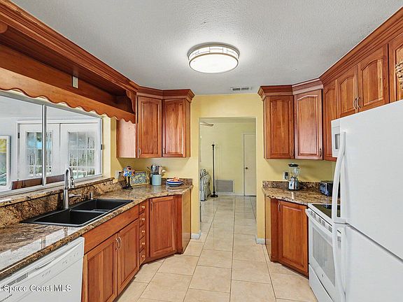 4th image of 575 Glenwood Ave