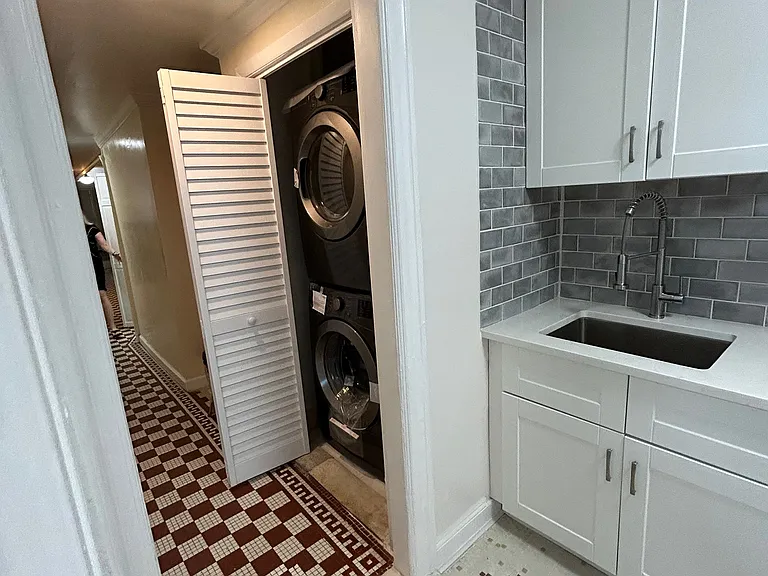 183 Bay 10 St #1 — Photo 7