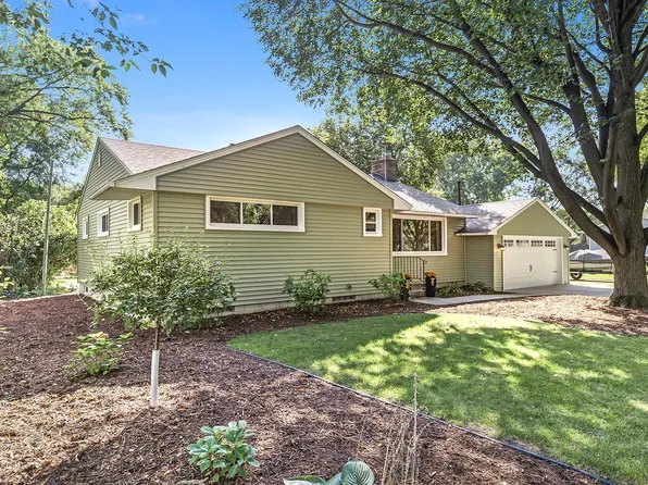 651 11th Ave NW, New Brighton, MN 55112