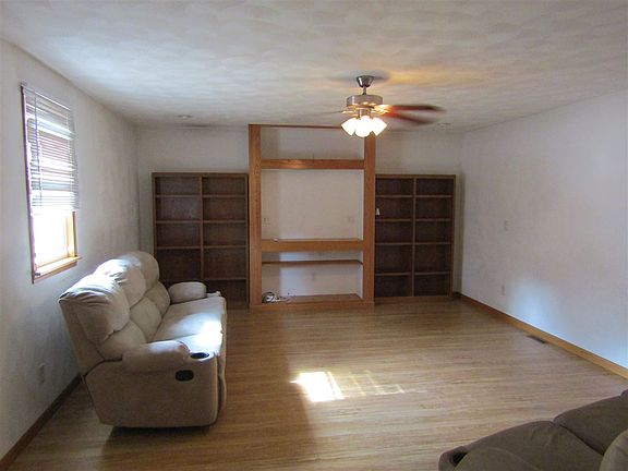 3rd image of 931 S Jefferson St