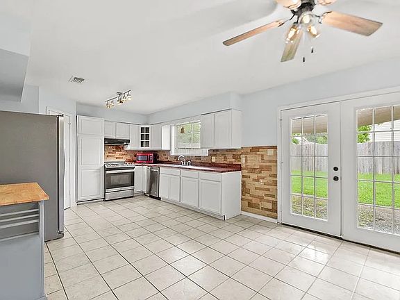 3rd image of 16310 Cypress Valley Dr