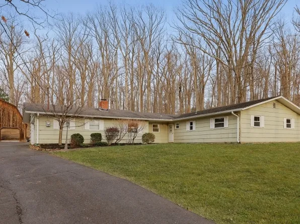 16 Green Valley Dr, Green Brook Twp., NJ 08812