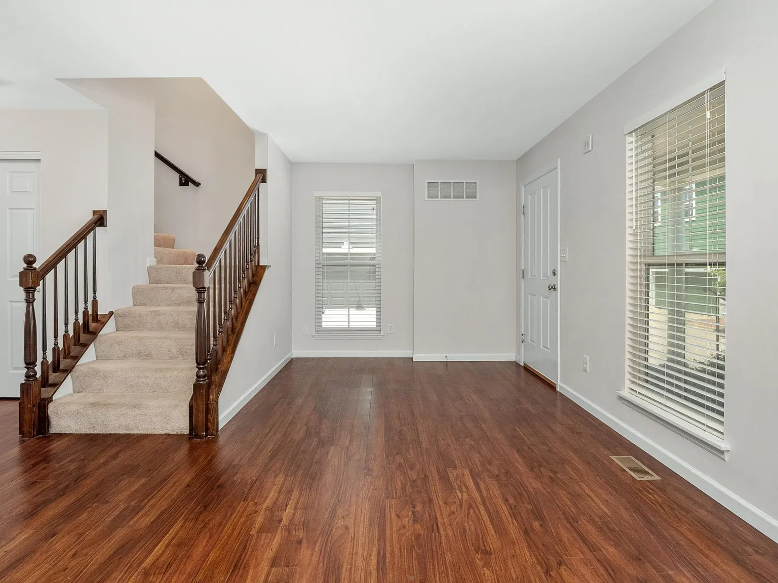 2 bed, 1.5 bath, 1214 sqft, $2,150 — Photo 2