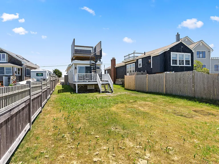 1611 Ocean Blvd — Photo 46