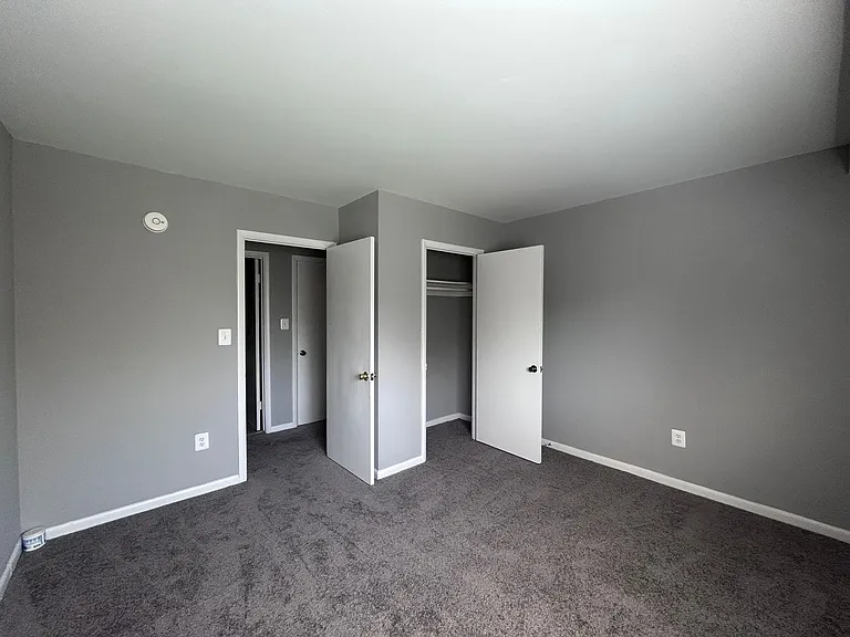 901 Woodson Rd — Photo 9