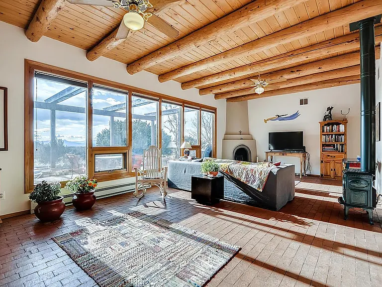 17 Alondra Rd — Photo 2