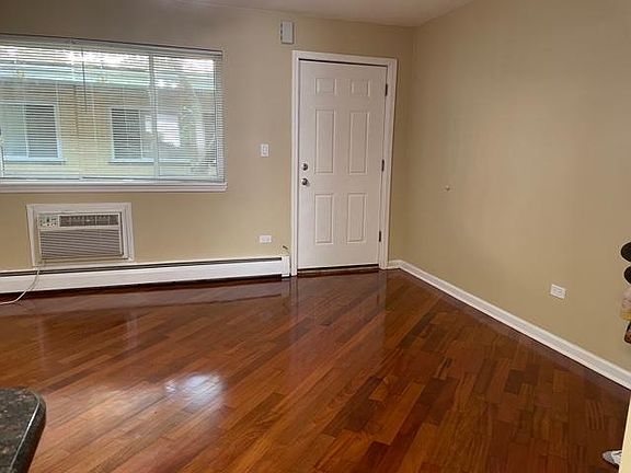 3rd image of 2530 W Foster Ave APT 102