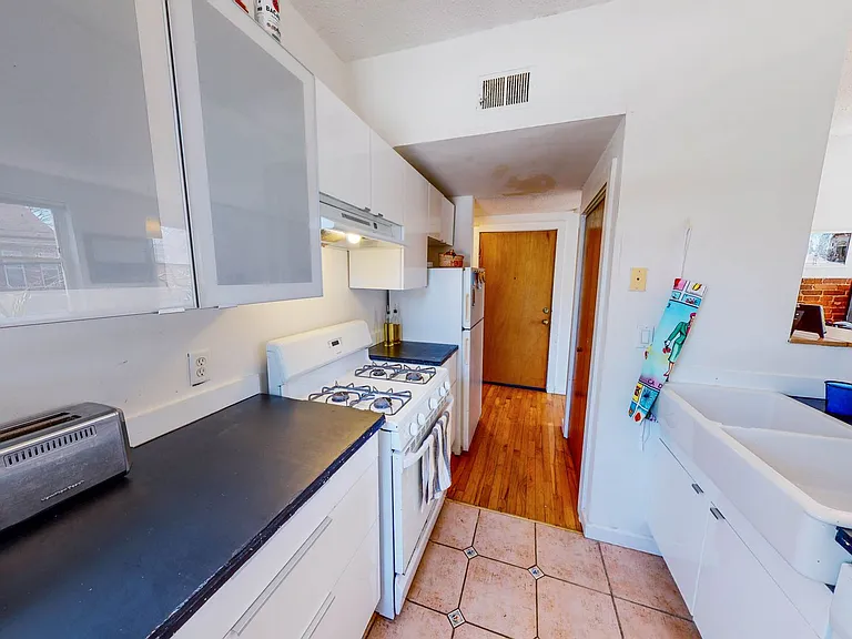924 State St #1 — Photo 1
