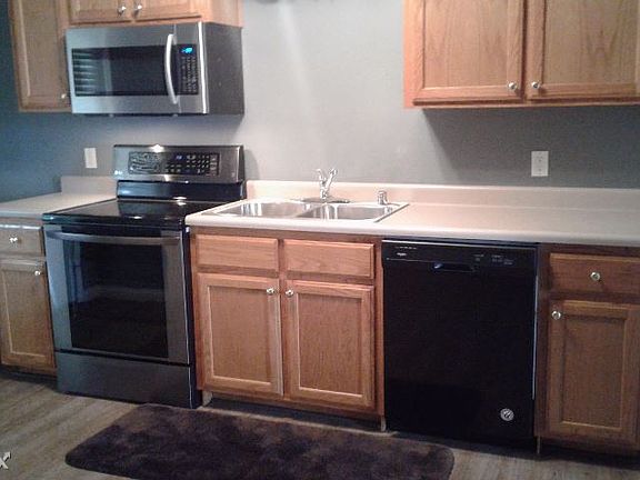 3rd image of 424 Woodspring Dr