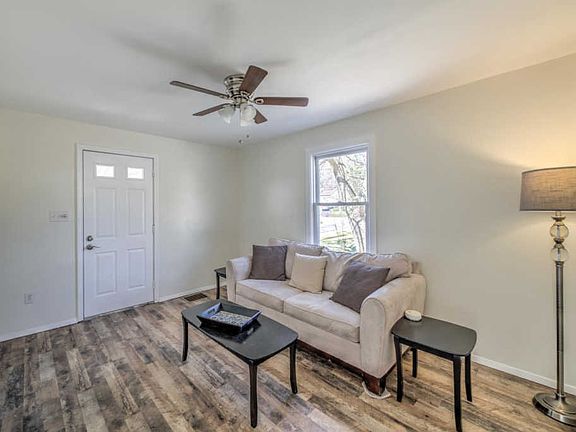 3rd image of 2646 Brouster Ave