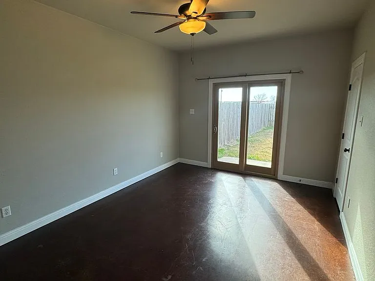 211 Walker Ln — Photo 4