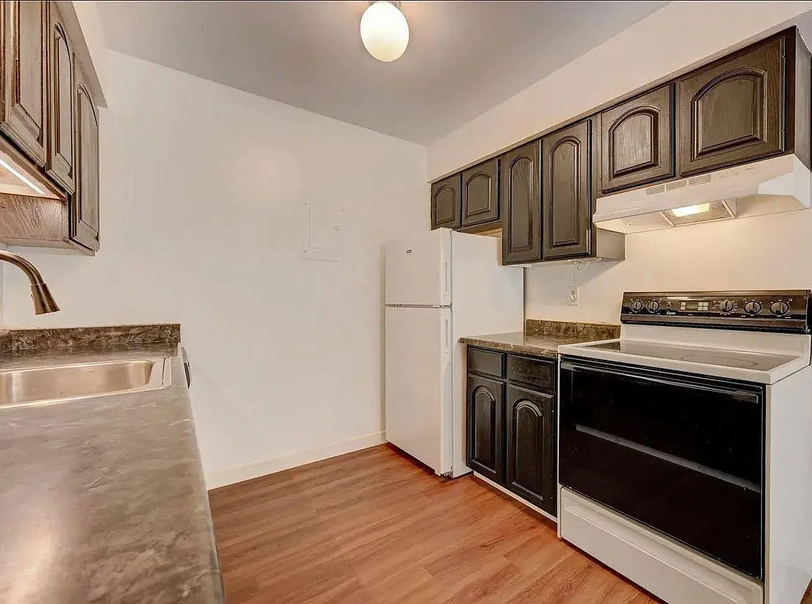2 bed, 2.5 bath, 1000 sqft, $1,800 — Photo 2