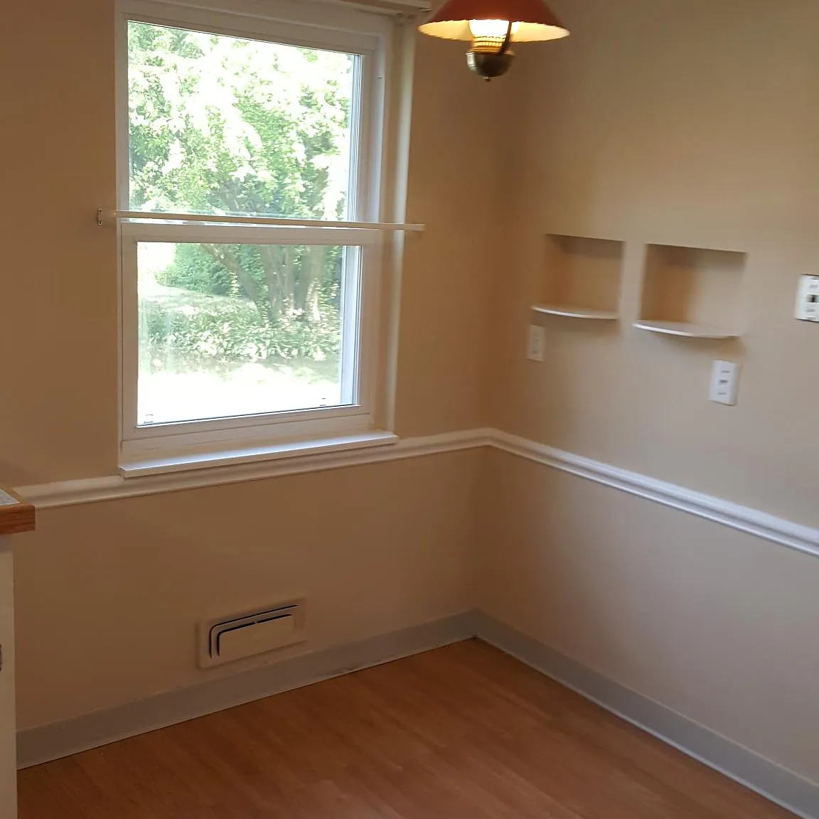2 bed, 1200 sqft, $1,150 — Photo 2