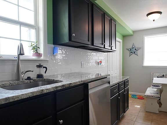 3rd image of 2854 Coulter Drive