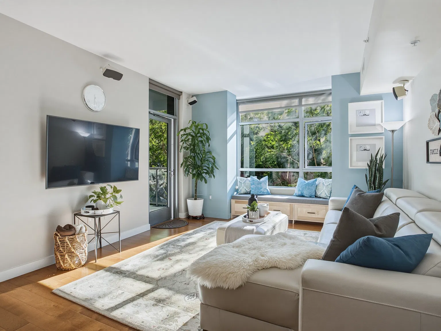 2 bed, 1213 sqft, $4,100 — Photo 3