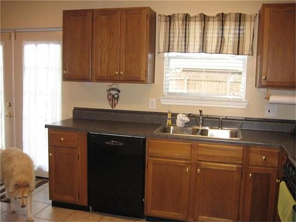 5th image of 5911 Red River Dr