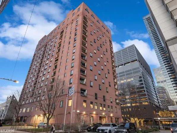 345 N Canal St APT 1601, Chicago, IL 60606