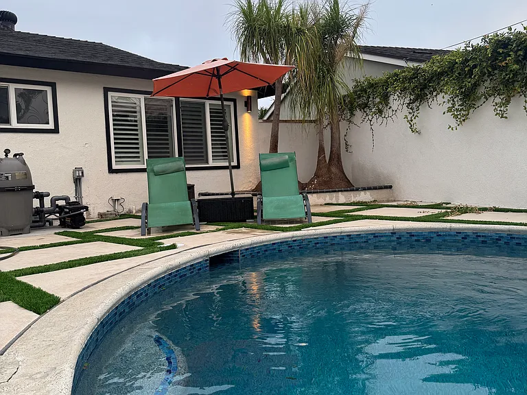 Oasis pool - BBQ area