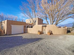 9 Hilltop Rd, Taos, NM 87557