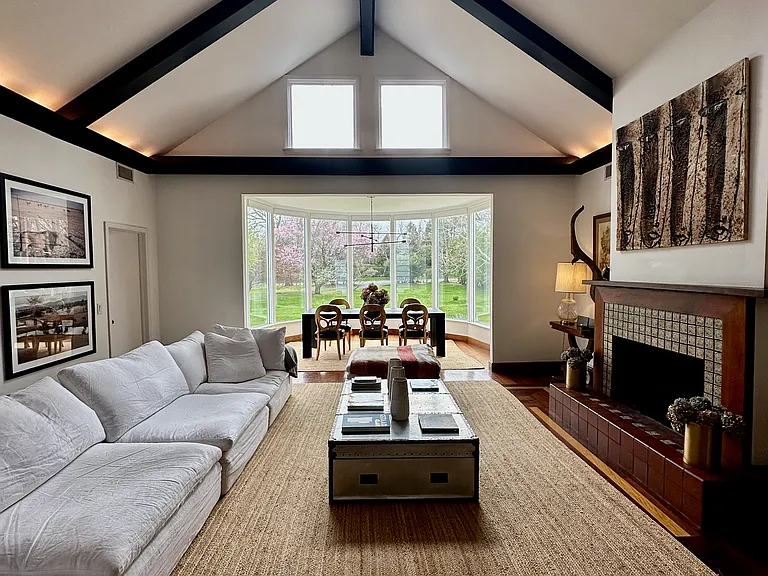 81 Lee Ave — Photo 8