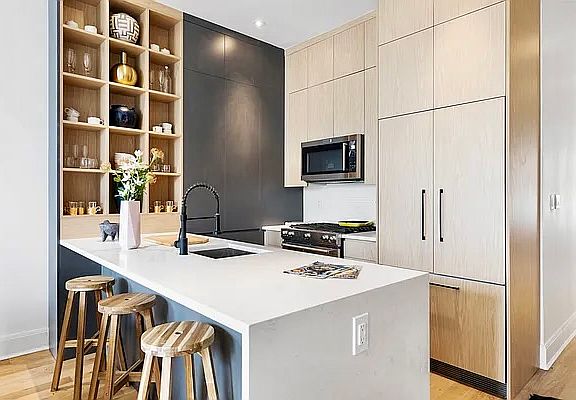 3rd image of 27 Bleecker St Floor 1
