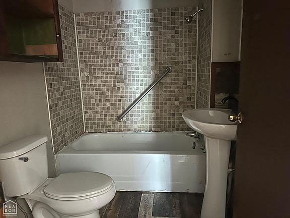 5th image of 116 Thompson St