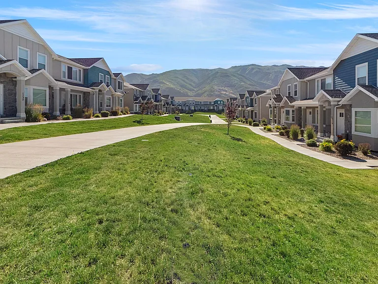 Greyhawk Townhomes — Photo 16