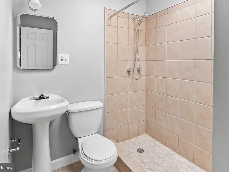 1411 Filbert St #2 — Photo 12