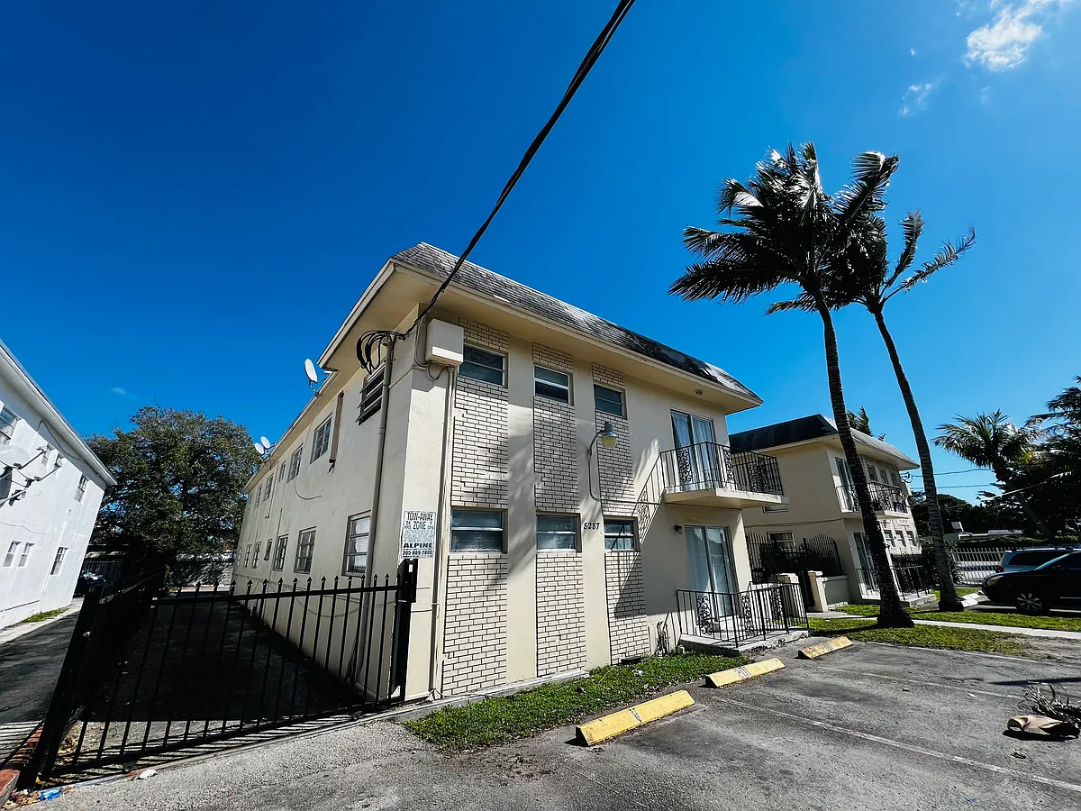 Building Photo - 8277 NE Miami Ct #102