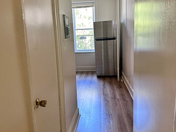 5th image of 110 Lincoln St #4/2L