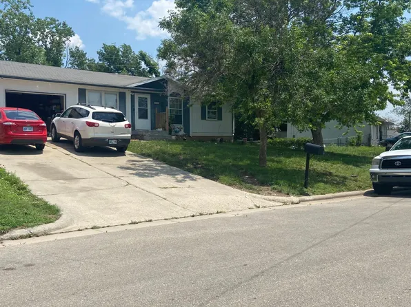 1305 Hale Dr, Junction City, KS 66441