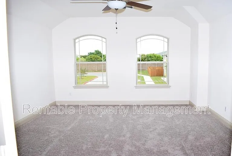 1247 Wiltshire Dr — Photo 14