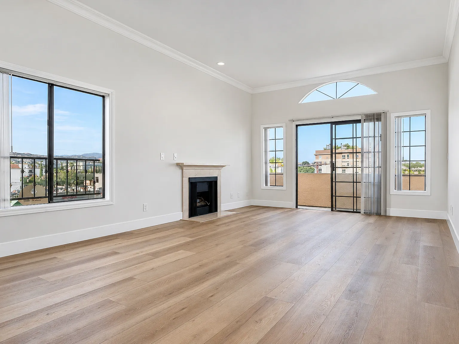 2 bed, 1000 sqft, $3,595 — Photo 2