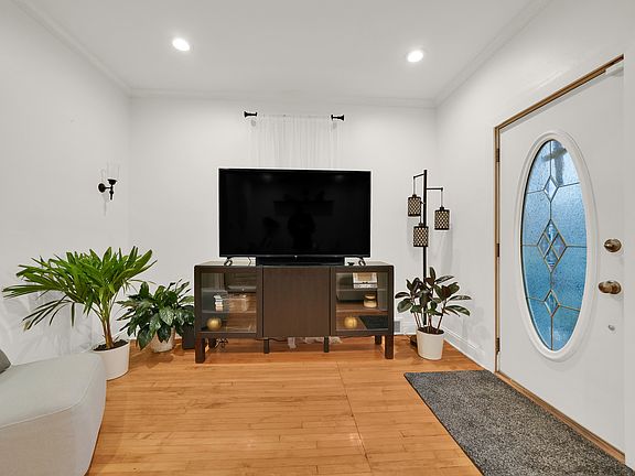 5th image of 1410 Clarence Ave