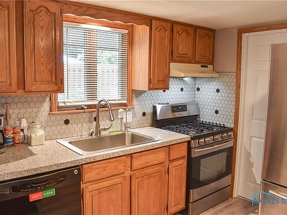 3rd image of 3649 W Lincolnshire Blvd