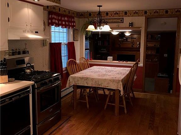 4th image of 229 Robin Hill Dr