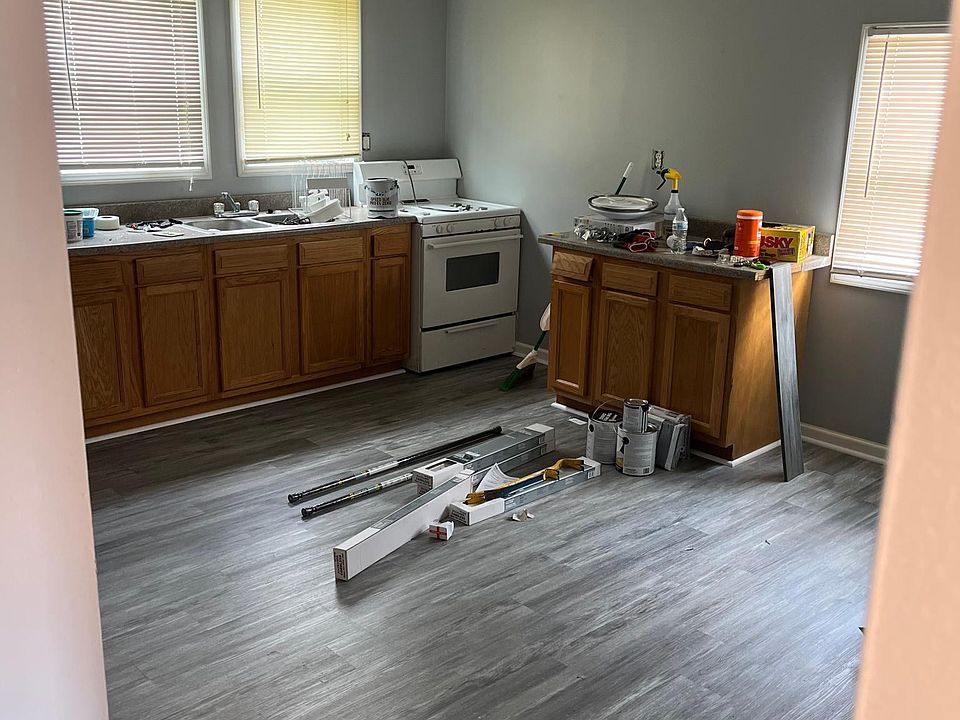 2nd image of 1004 Gladden St