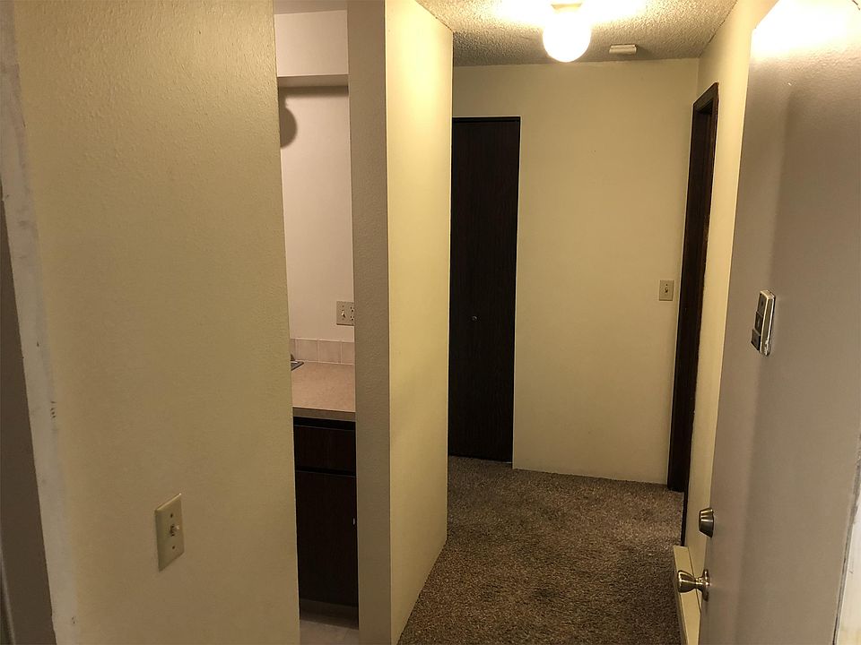 1st image of 815 S Lincoln St APT 212